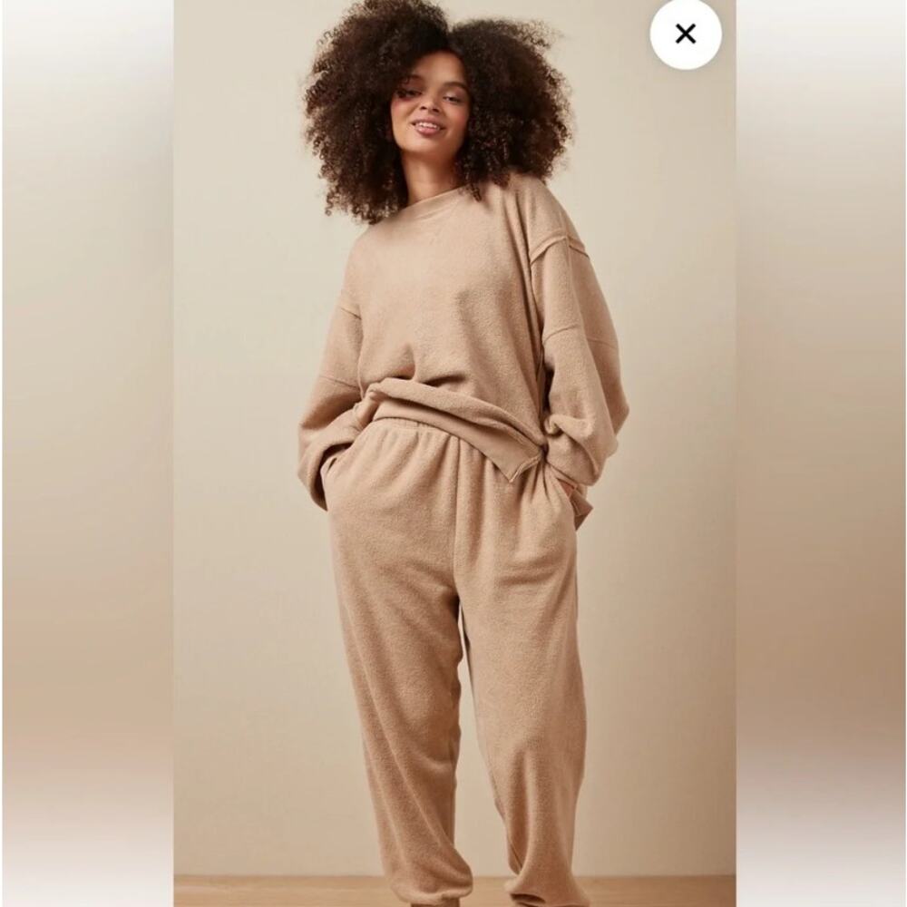 American Eagle Huggable Fleece Lounge Set S Tan Oversized Sweatshirt Jogger $118